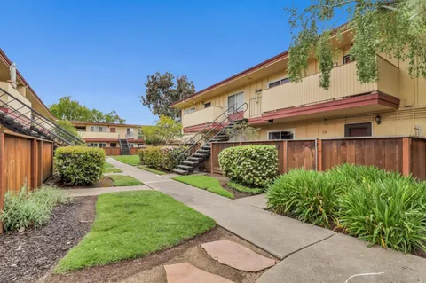 3049 Los Prados Street Unit 223, San Mateo, CA 94403 - #: ML82040913