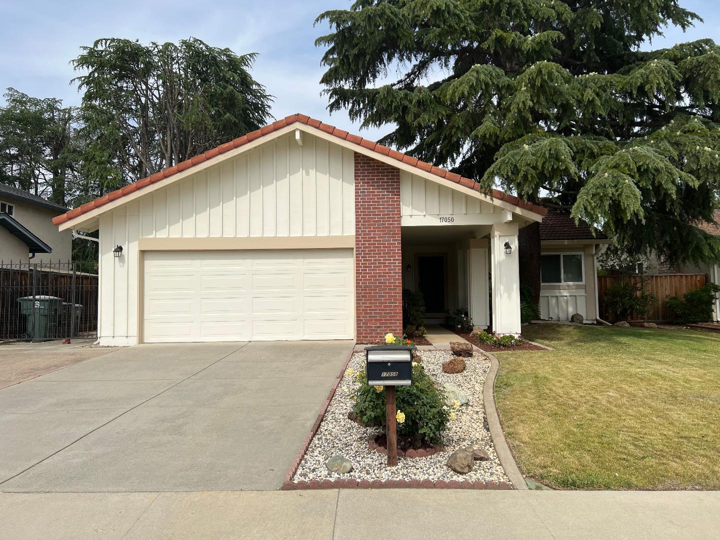 17050 Pine WAY