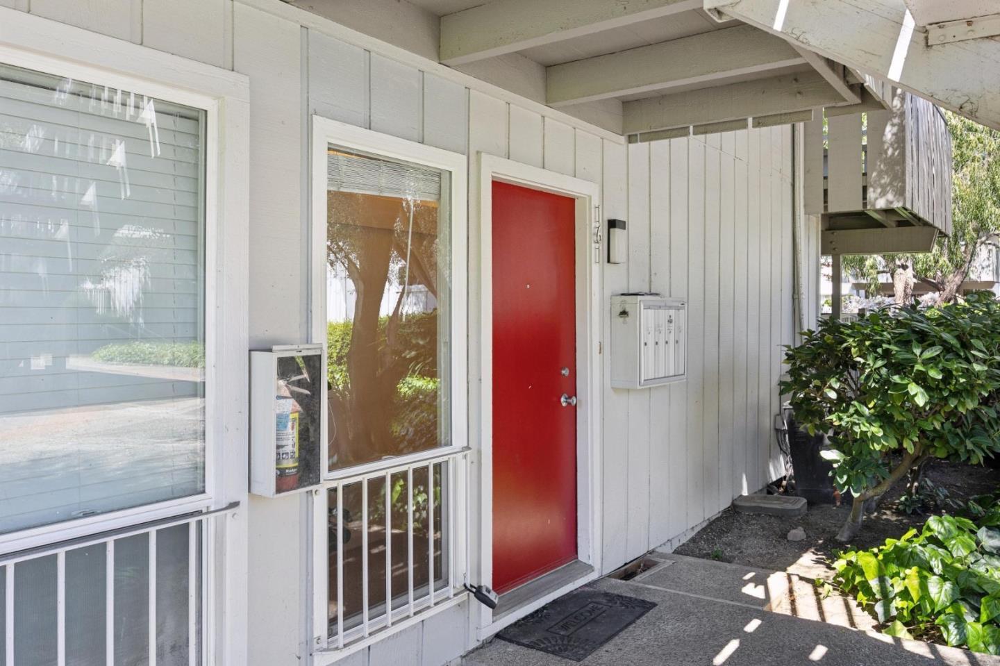 255 South Rengstorff Avenue 161