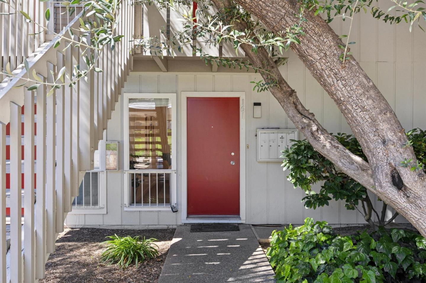255 South Rengstorff Avenue 161