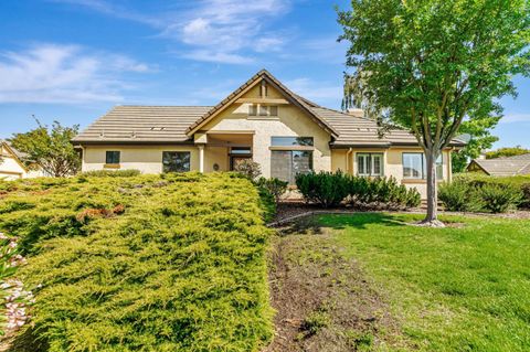 Photo of 7530 Morevern Circle, SAN JOSE, CA 95135 (MLS # ML82012887)