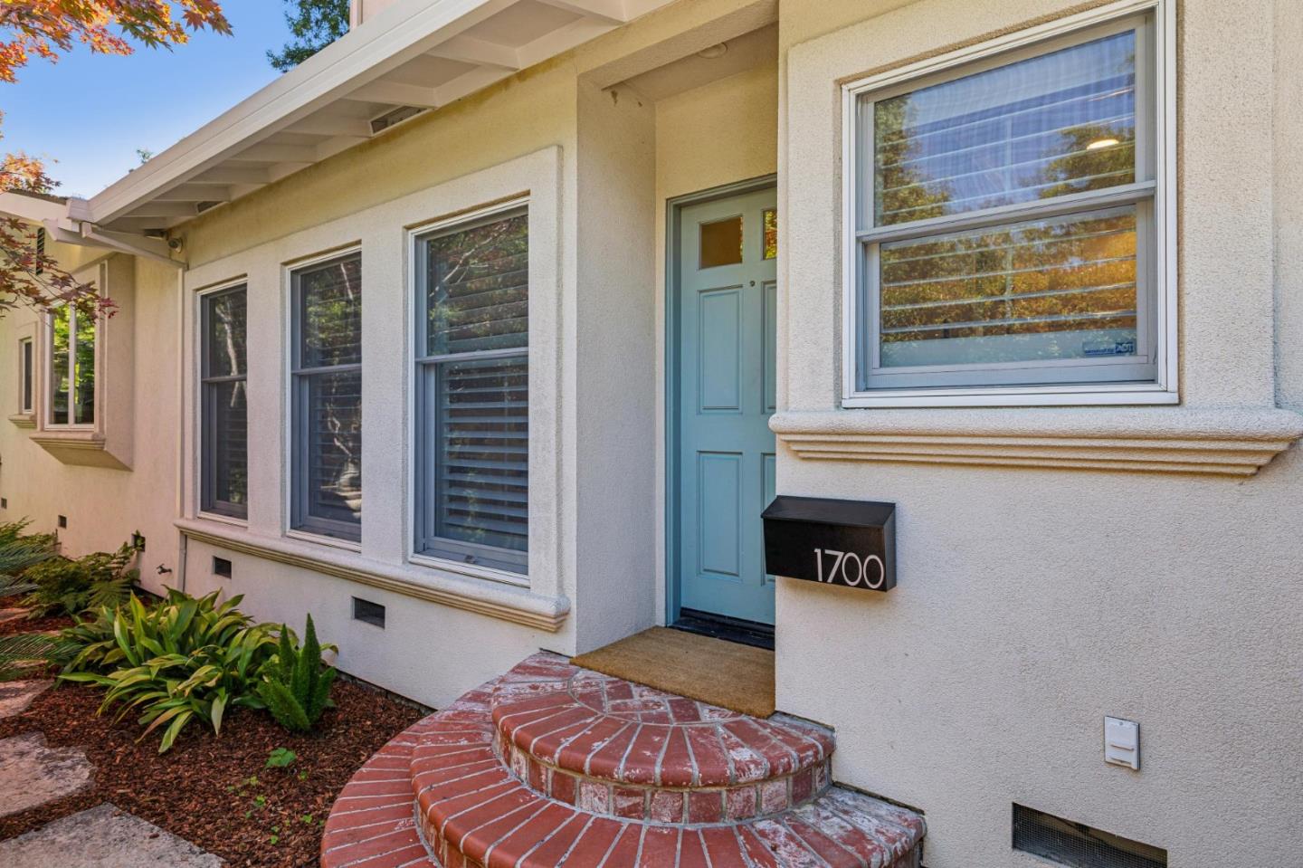 1700 Castilleja Avenue