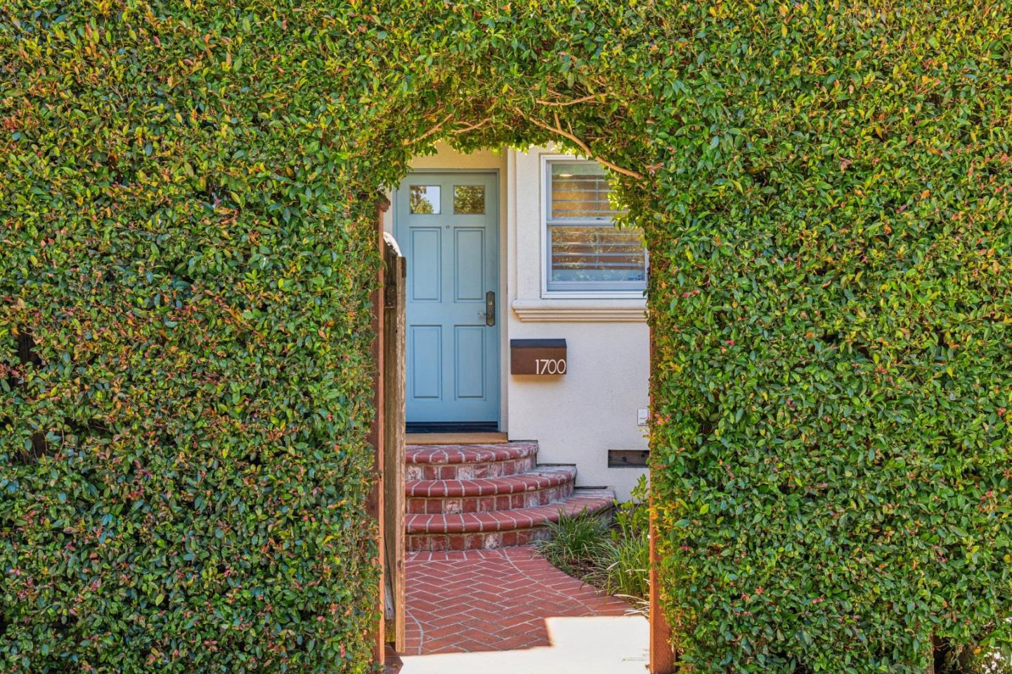 1700 Castilleja Avenue
