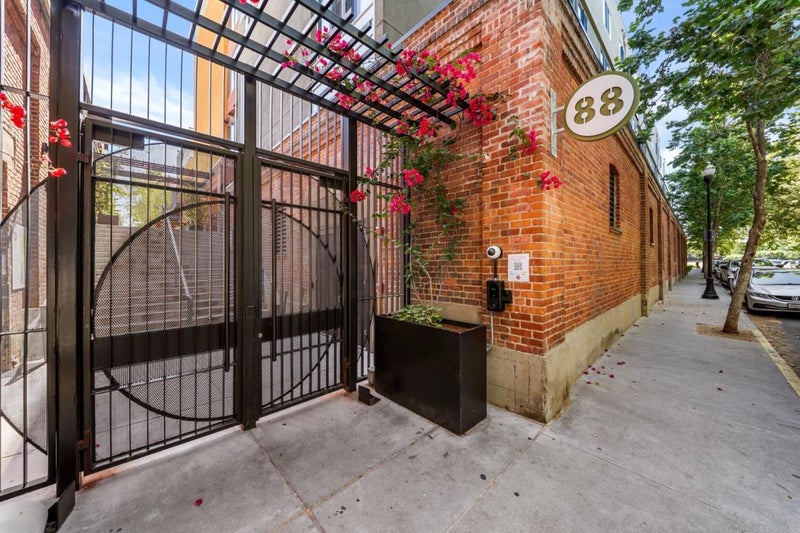88 Bush Street 2206