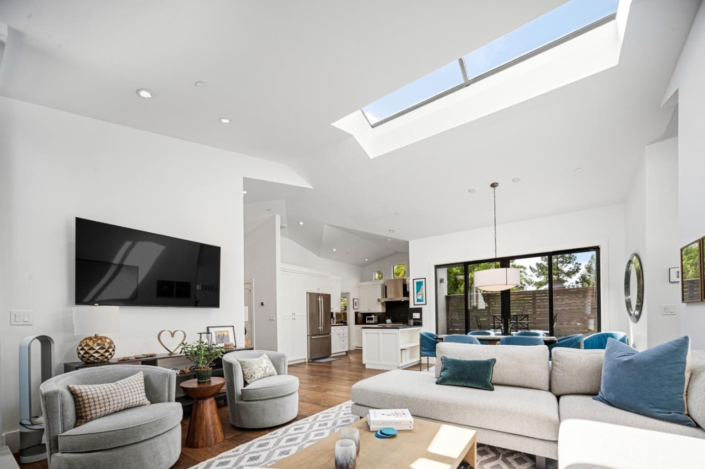 0 Lobos, 4 NW of 1st Ave.