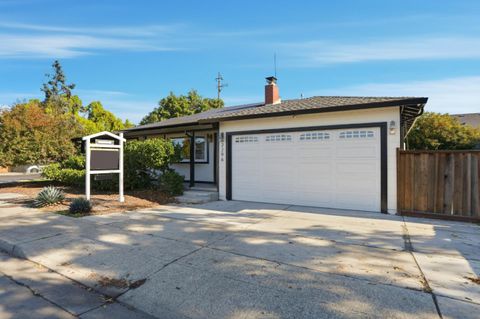 Photo of 2296 Pulgas Avenue, EAST PALO ALTO, CA 94303 (MLS # ML82028217)
