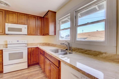 MLS: ML82054995