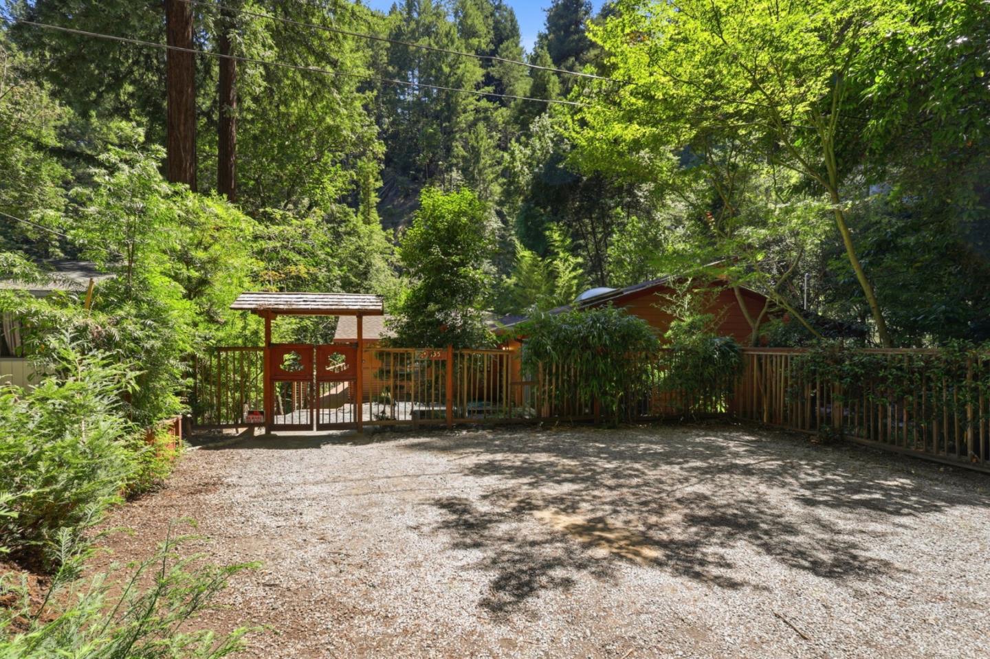 135 Glen Lomond Lane