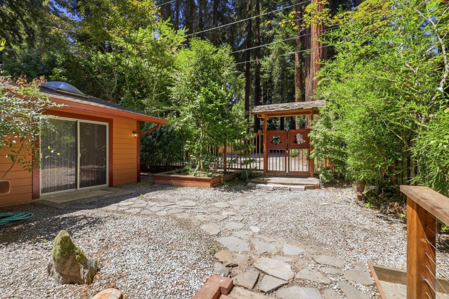 135 Glen Lomond Lane