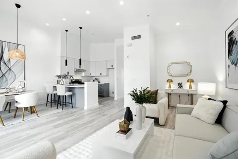 889 McLellan Drive Unit 303, South San Francisco, CA 94080 - #: ML82031540