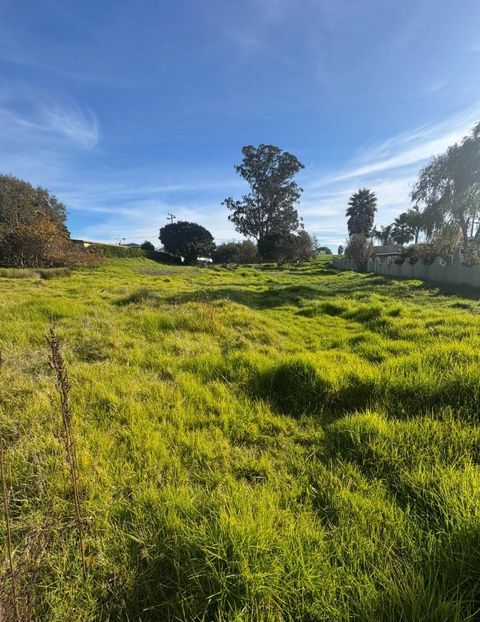 Photo of 31-37 Miller Road, ROYAL OAKS, CA 95076 (MLS # ML82029507)