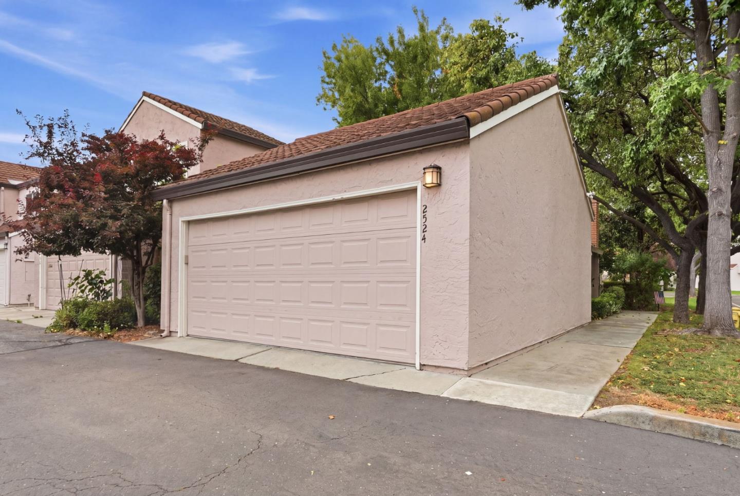 2524 Roblar Lane
