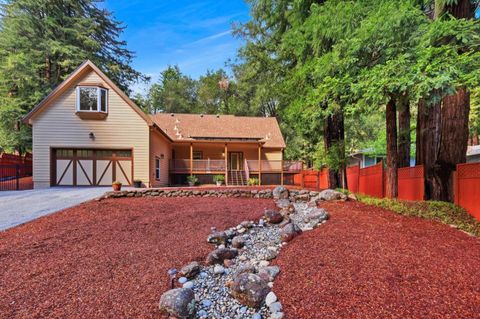 Photo of 239 W Hilton Dr, BOULDER CREEK, CA 95006 (MLS # ML82042882)