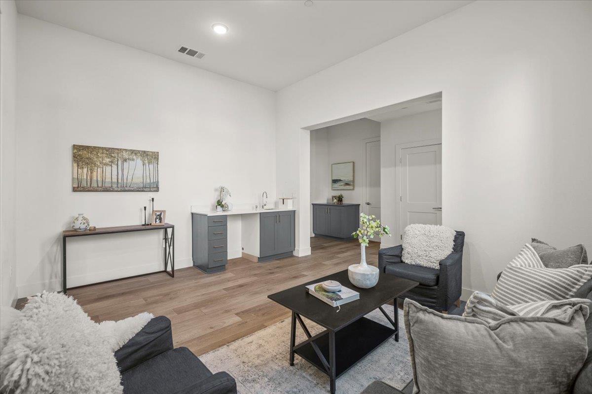 45349 Tom blalock Street 102