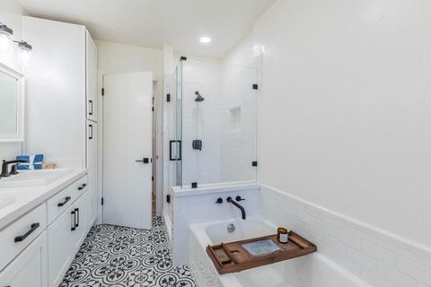 Tiny photo for 239 Oak Street, Salinas, CA 93901 (MLS # ML82044515)