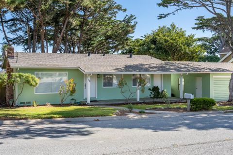 Photo of 1136 Del Monte Boulevard, PACIFIC GROVE, CA 93950 (MLS # ML82044944)