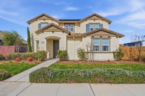 Photo of 1703 W Woodward Avenue, MANTECA, CA 95337 (MLS # ML82042233)