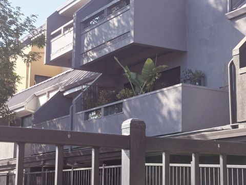 Photo of 5 Embarcadero #213, OAKLAND, CA 94607 (MLS # ML82033611)