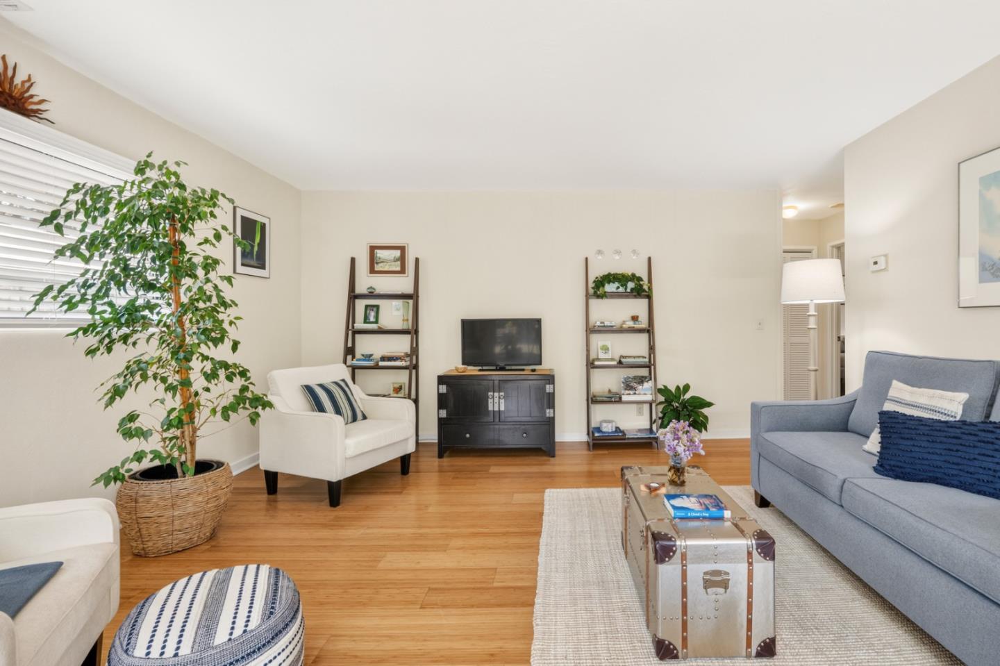 9500 Center Street 4