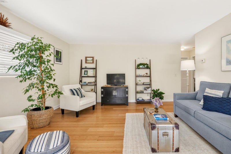 9500 Center Street 4