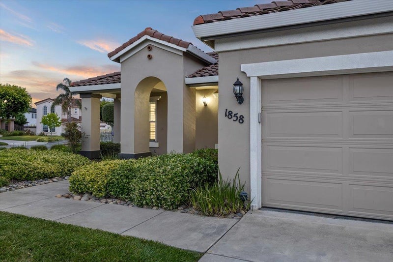 1858 Buckingham Drive
