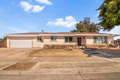 Photo of 1651 CLEARVIEW Drive, HOLLISTER, CA 95023 (MLS # ML82050266)