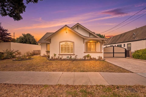 Photo of 111 Oak Street, Salinas, CA 93901 (MLS # ML82063505)