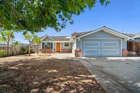 Photo of 1955 15th Avenue, SANTA CRUZ, CA 95062 (MLS # ML82021189)