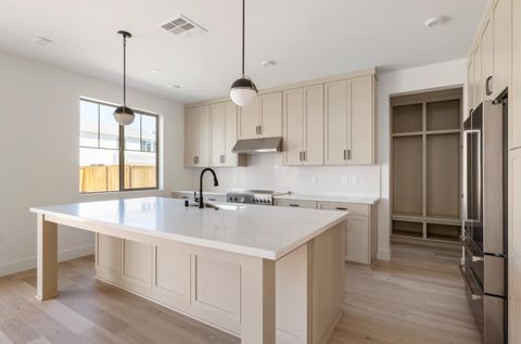 Tiny photo for 7376 Ailes Court, GILROY, CA 95020 (MLS # ML82031529)