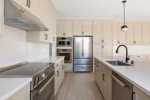 Tiny photo for 7376 Ailes Court, GILROY, CA 95020 (MLS # ML82031529)