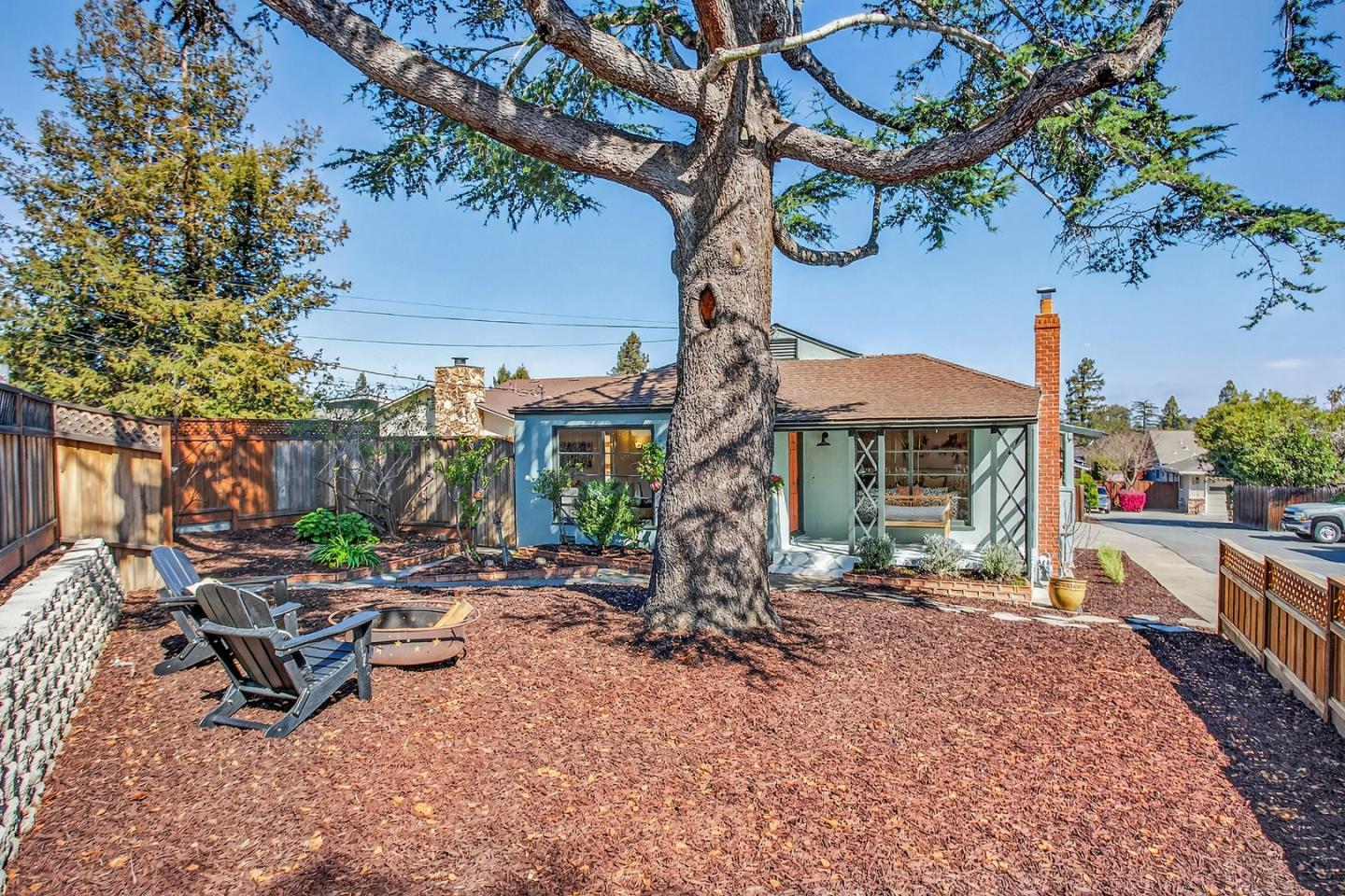 379 Alameda De Las Pulgas