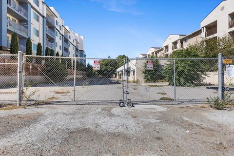 1747 Almaden Road SAN JOSE CA 95125