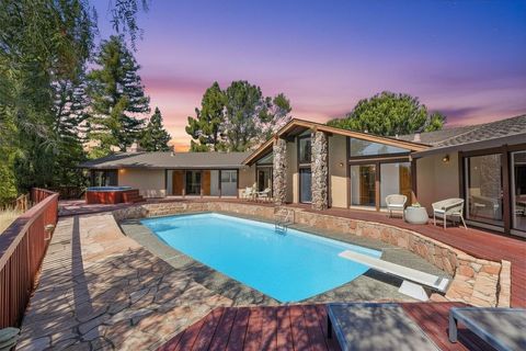 Photo of 1050 Seminole Common, FREMONT, CA 94539 (MLS # ML82042409)