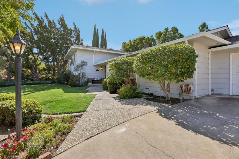 2184 Chuleta Court