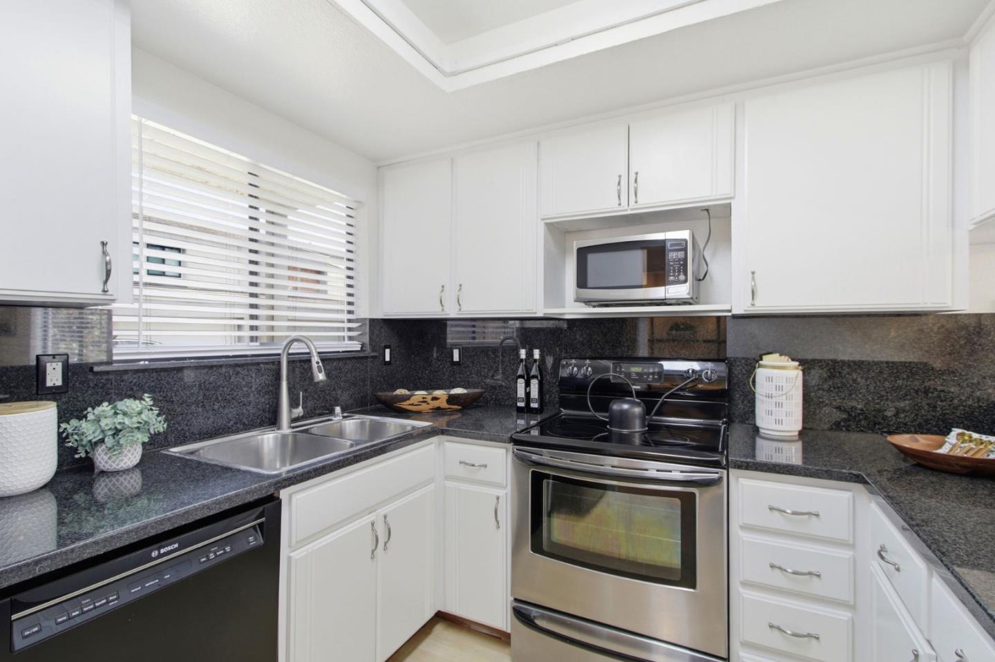 1048 Villa Maria Court