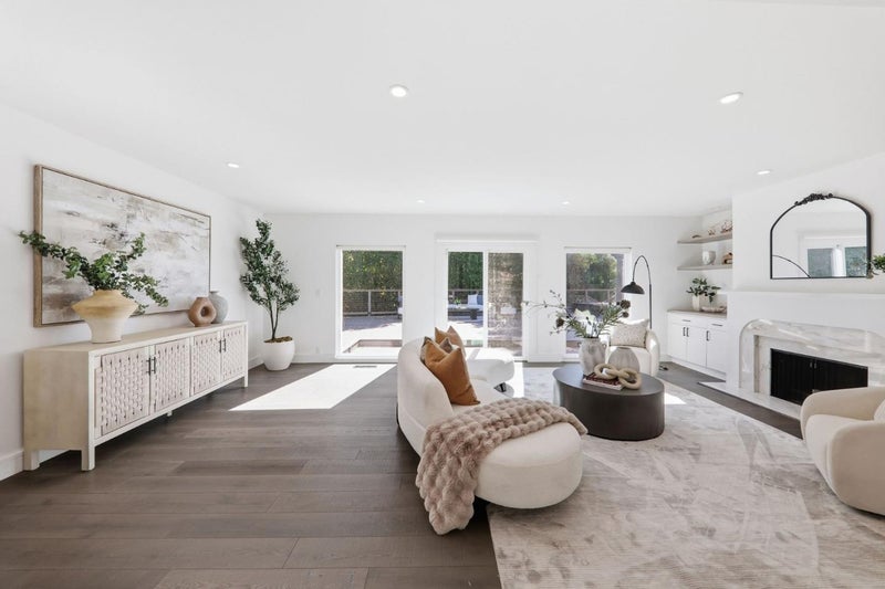1365 Lakeview Drive
