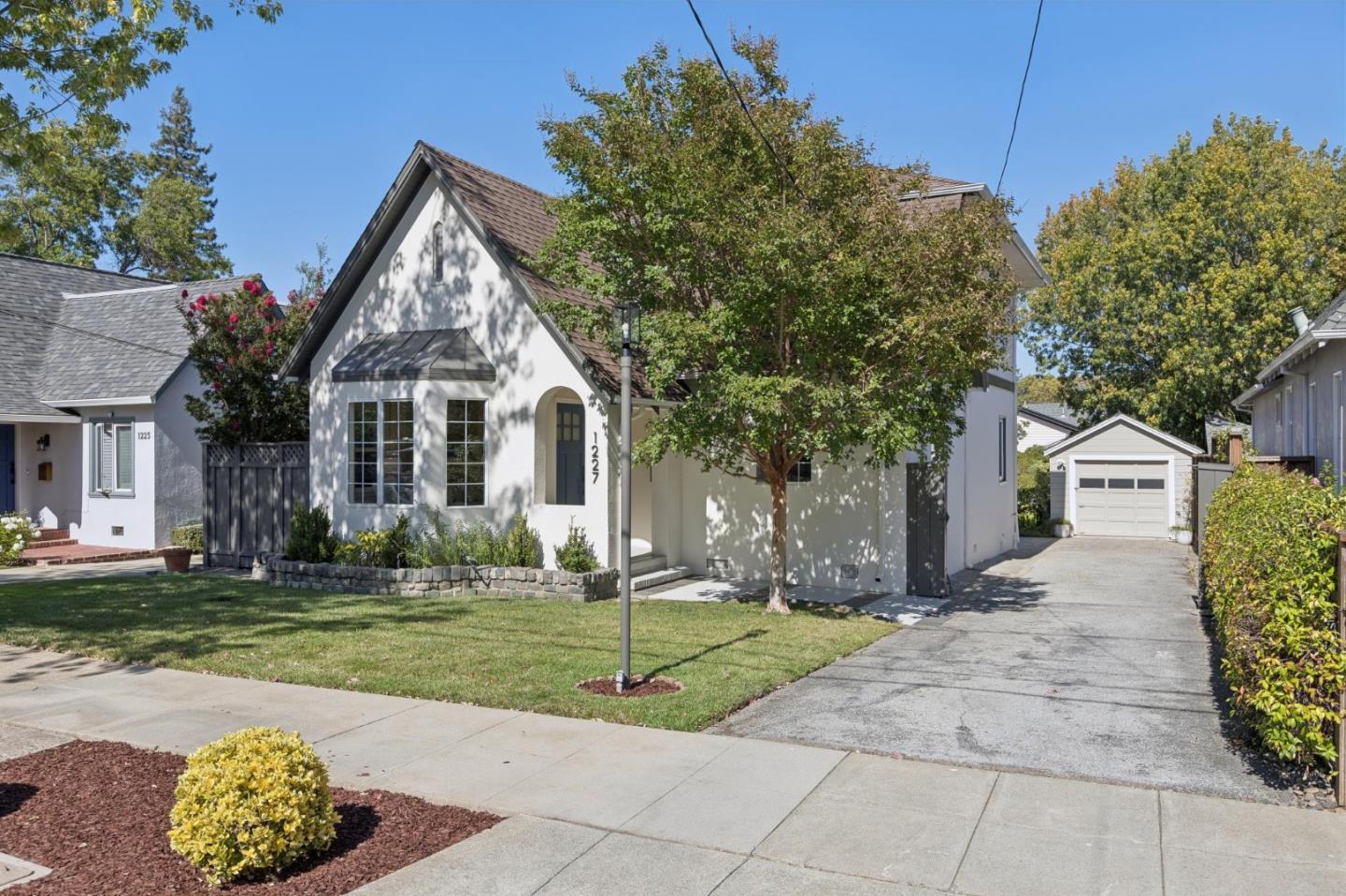 1227 Rhus Street