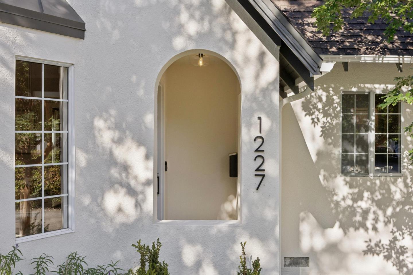 1227 Rhus Street