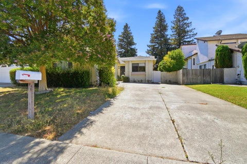 Photo of 1122 Hartford Place, FAIRFIELD, CA 94534 (MLS # ML82060282)