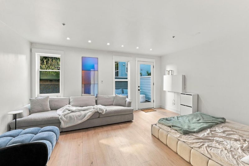 270 Valencia Street 205