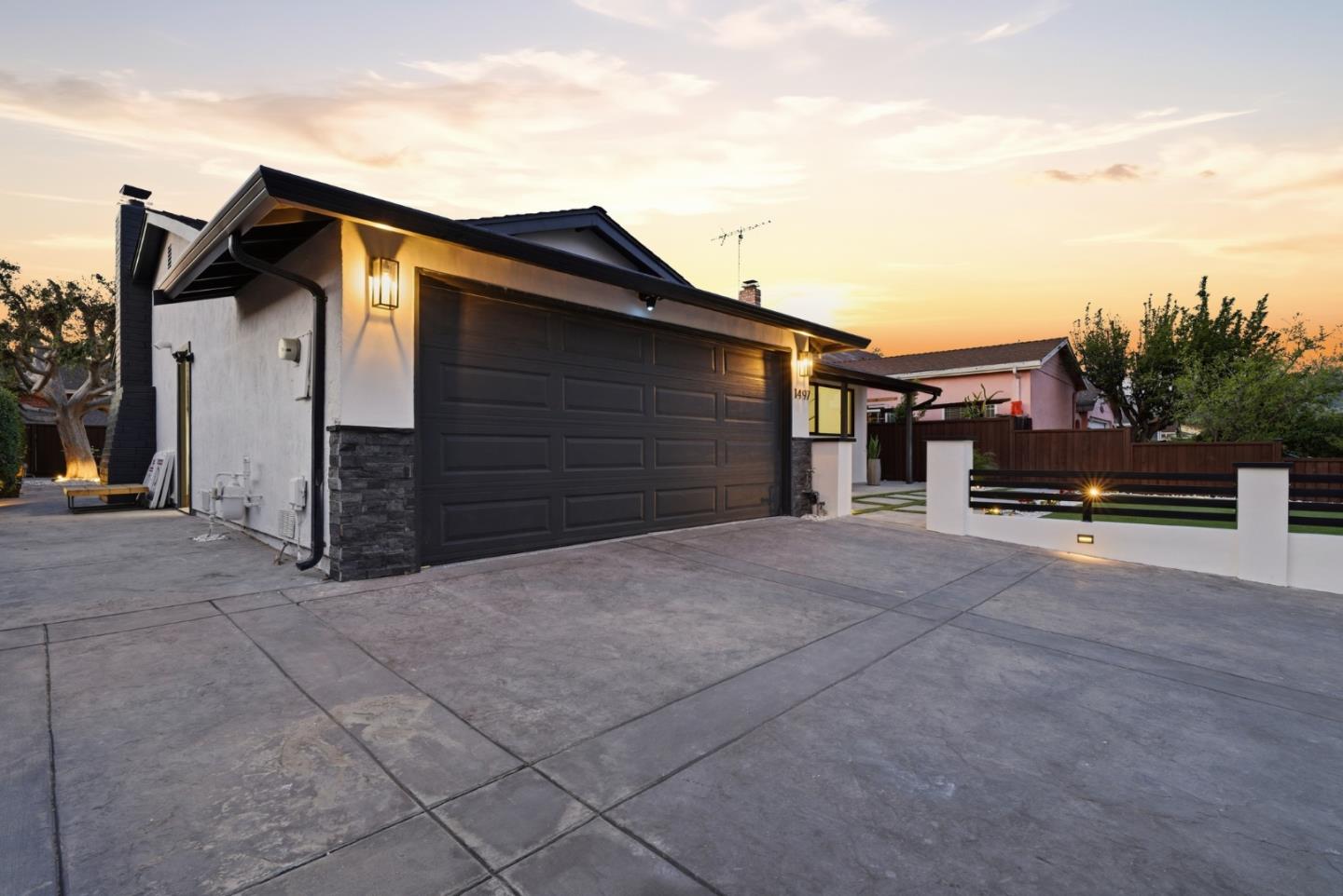 1497 Meadow Glen Way