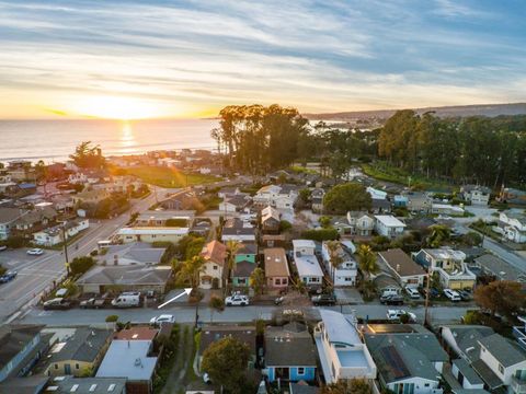 Photo of 121 Anchorage Avenue, SANTA CRUZ, CA 95062 (MLS # ML82035037)