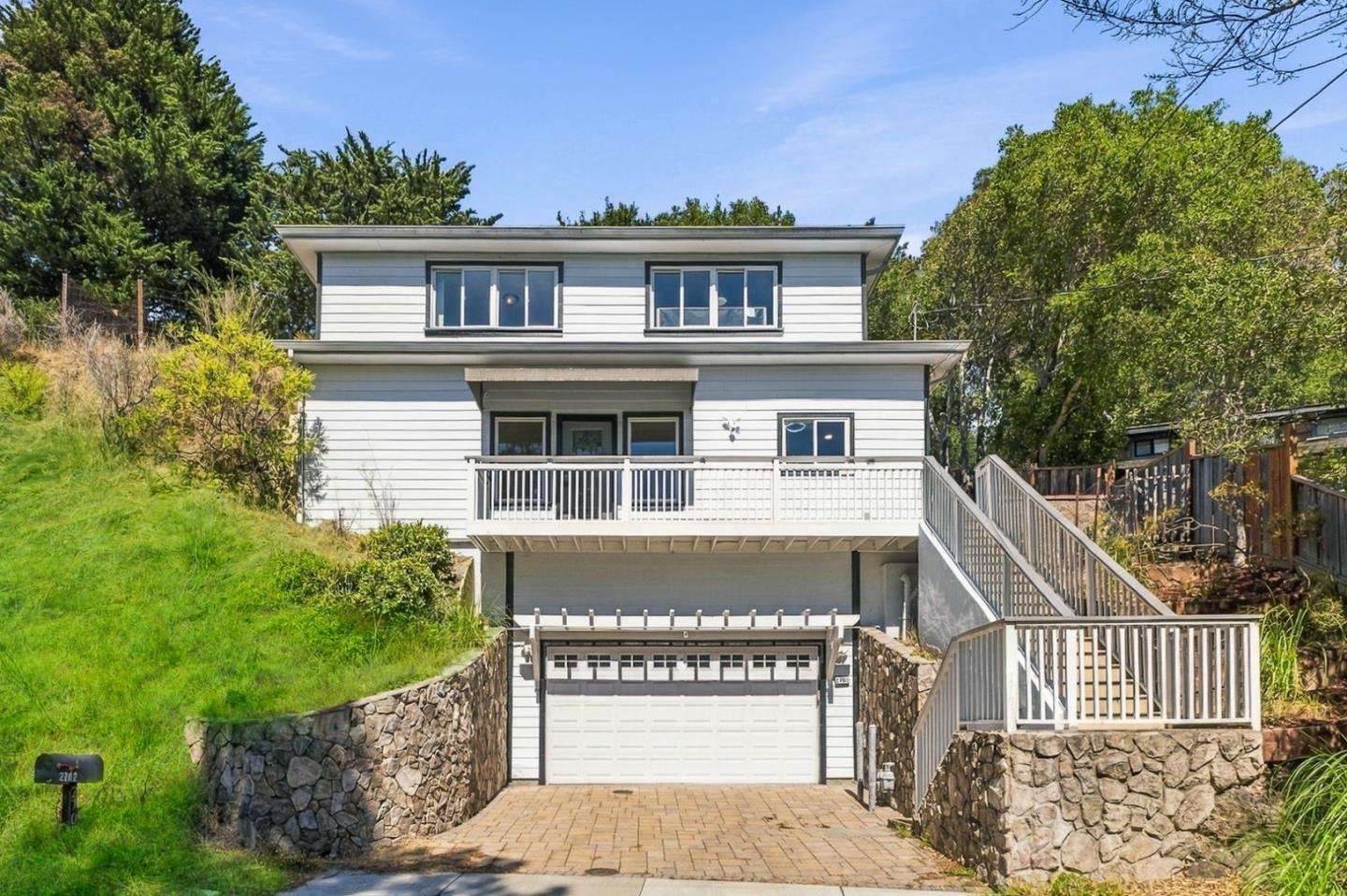 2702 Monte Cresta Drive