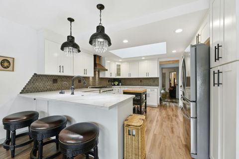 Photo of 7112 Via Portada, SAN JOSE, CA 95135 (MLS # ML82030511)