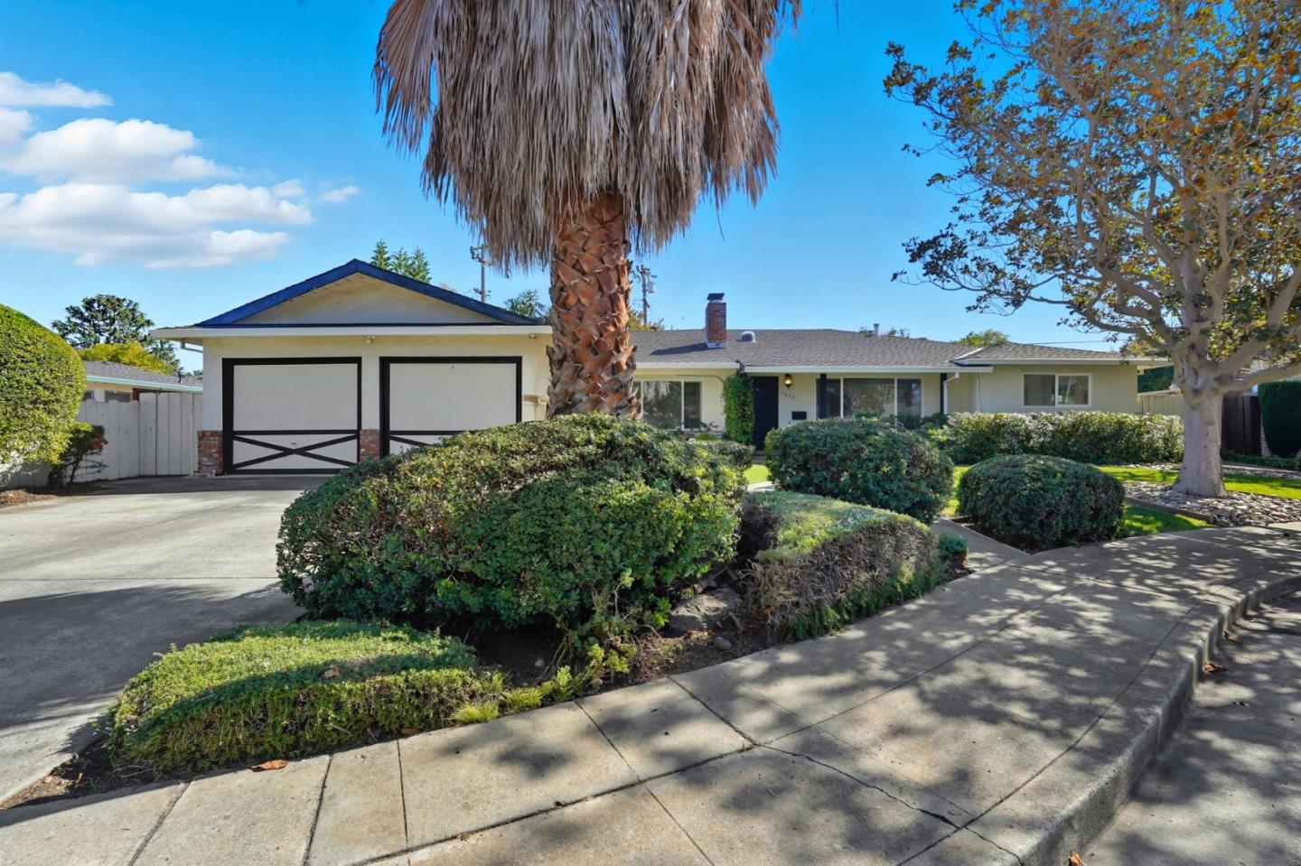 1021-1023 Golf Court