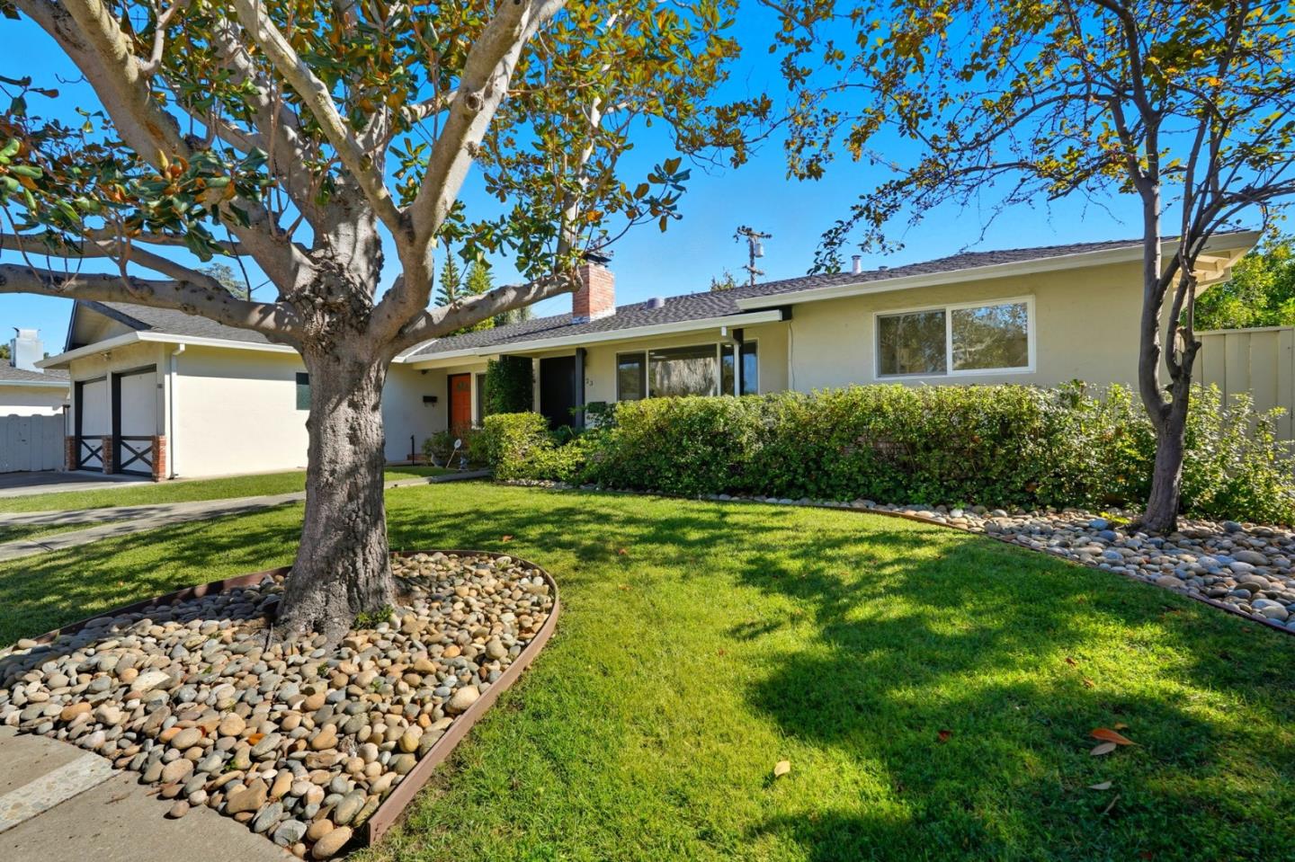 1021-1023 Golf Court