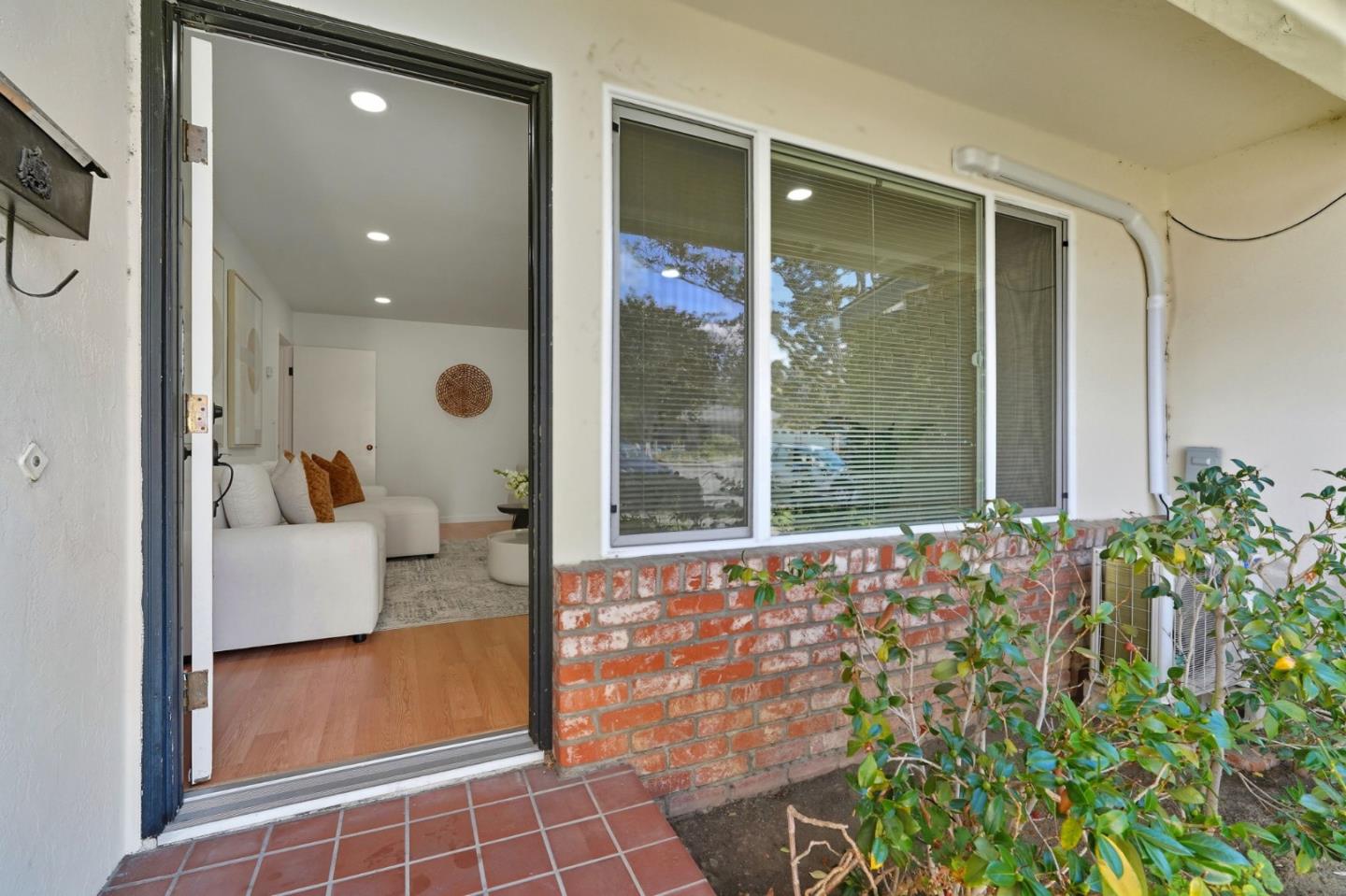 1021-1023 Golf Court