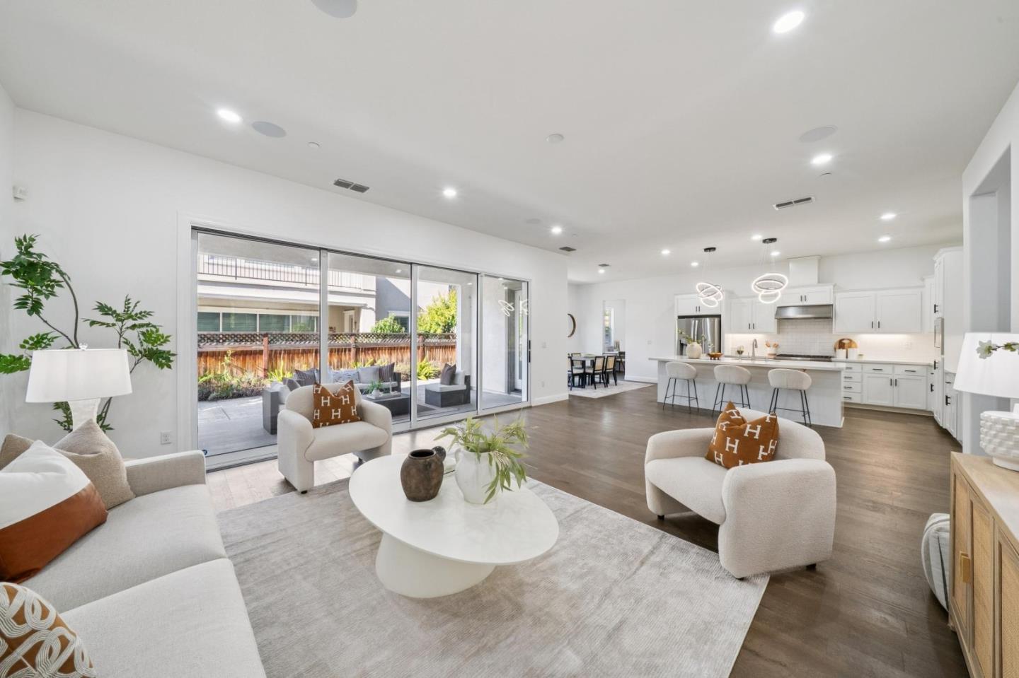 39452 Dragonfly Street