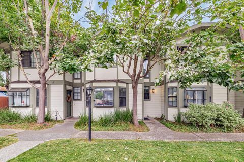 Photo of 175 Evandale Avenue #2, MOUNTAIN VIEW, CA 94043 (MLS # ML82023542)