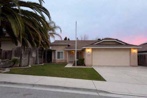 Photo of 1541 Panorama Drive, Hollister, CA 95023 (MLS # ML82033968)